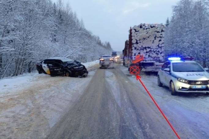 В Усть-Вымском районе такси влетело в прицеп