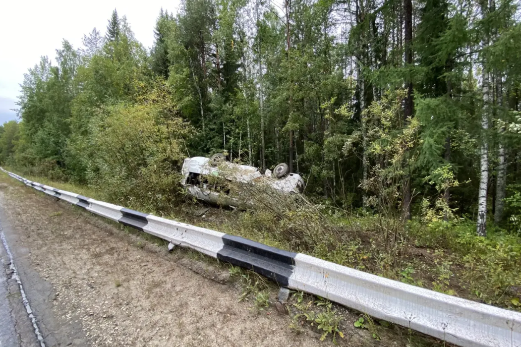 В Ухте пассажирке перевернувшегося автобуса потребовалась помощь медиков