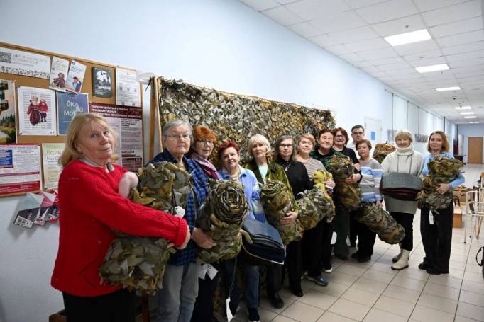 Активистки Женского движения «Единой России» в Коми передали маскировочные сети для участников СВО