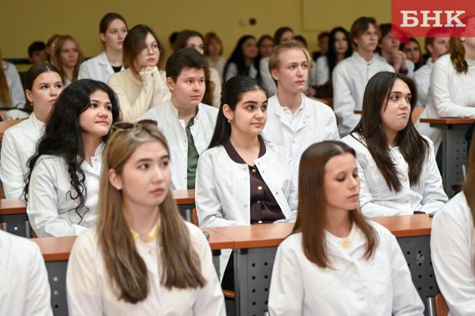 Свыше сотни студентов Коми приняли в большую медицинскую семью