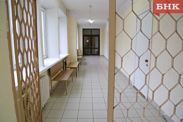 Пенсионера будут судить за телефон, оставленный на скамейке