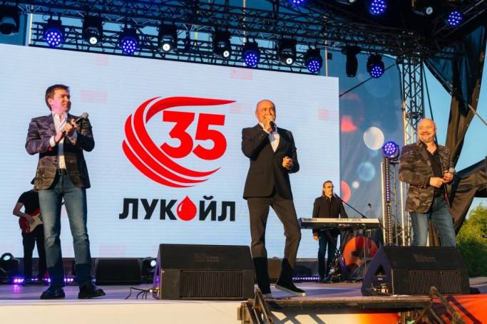 День России в Усинске встретили вместе с «Хором Турецкого»