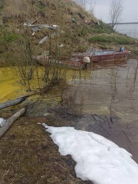 В Мутном Материке произошел разлив дизельного топлива