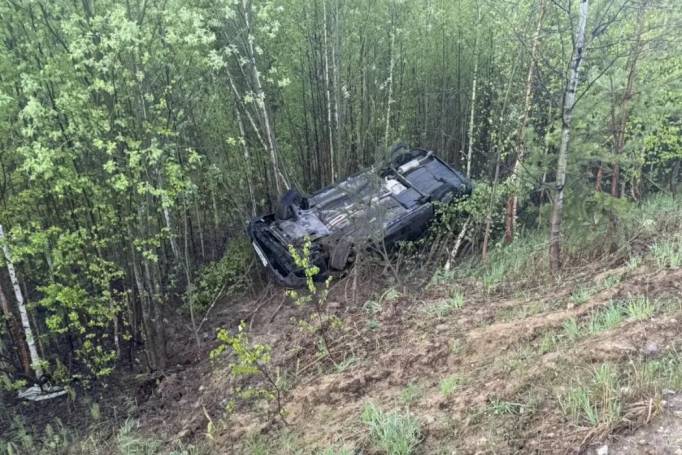 Водители в Коми дважды за сутки отправили автомобили в кюветы