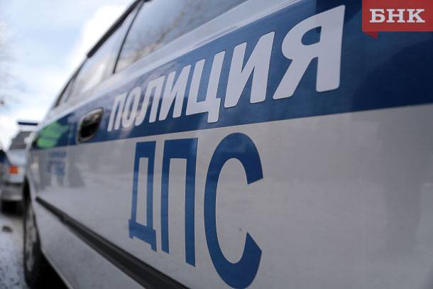 Водитель потерял управление на воркутинском бульваре и оказался в кювете