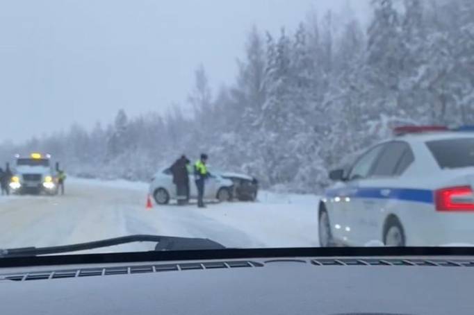 Под Ухтой в лобовом столкновении автомобилей пострадал водитель