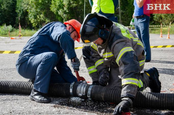 Во время пожара на скважине под Усинском пострадал мужчина
