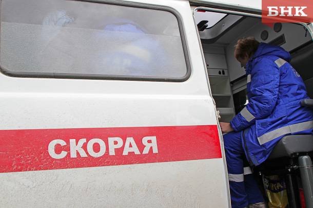 Народный корреспондент: «Женщина выпала из окна многоэтажки в Сыктывкаре»