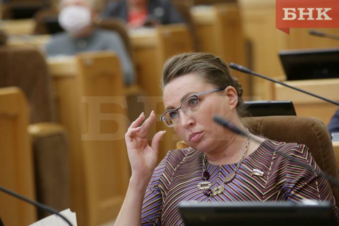 Сенатор Елена Шумилова сломала ногу в Сыктывкаре