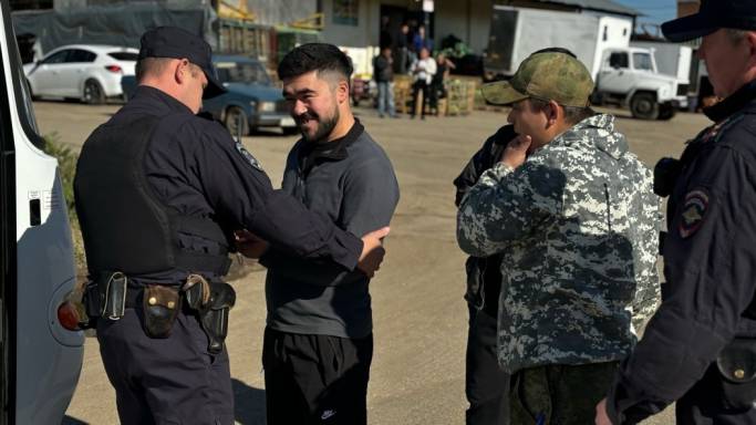 Полицейские Сыктывкара проверили рынки и стройки в поисках нелегалов