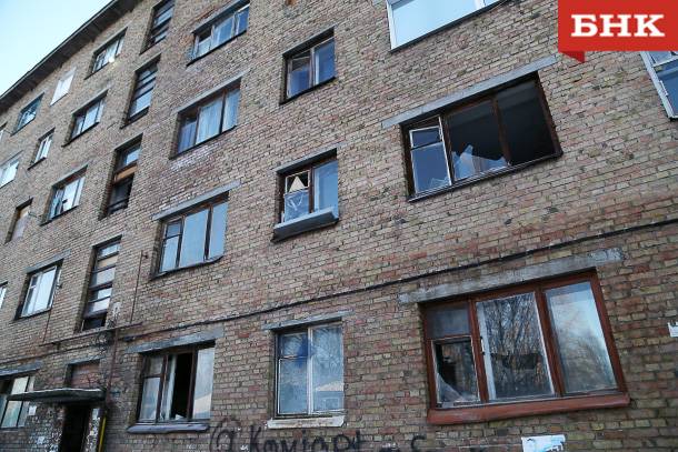 Общежитие на Октябрьском проспекте в Сыктывкаре разрешили снести