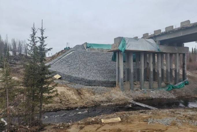 В Коми приступили к ремонту моста на трассе из Сыктывкара в Нарьян-Мар