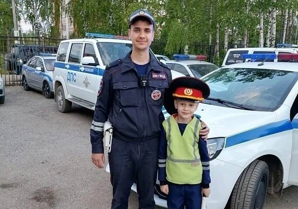 Ухтинские Госавтоинспекторы исполнили заветную мечту 7-летнего мальчика