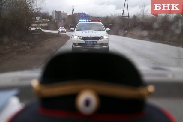 На «Вятке» при столкновении ВАЗа с БМВ погиб мужчина