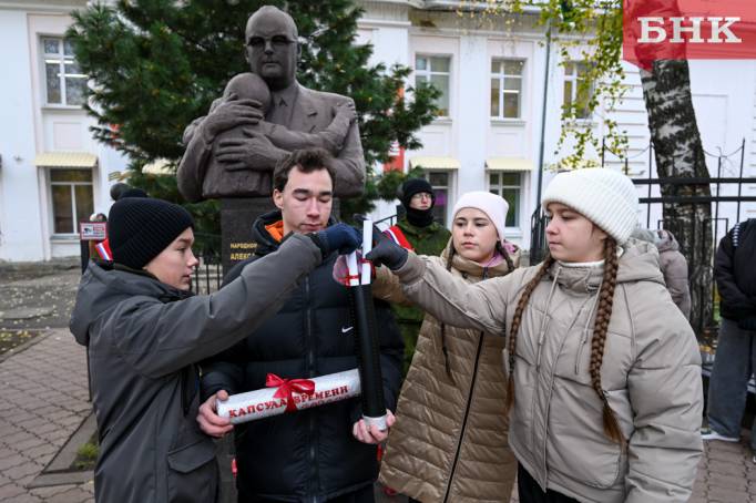 На митинге памяти Александра Католикова в столице Коми заложили капсулу времени