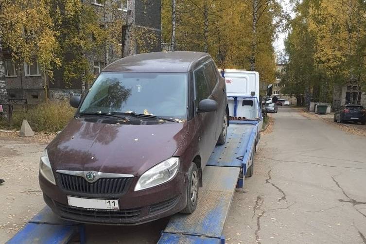 У сыктывкарки забрали два автомобиля за долги по кредитам