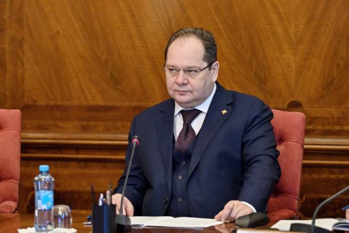 Ростислав Гольдштейн: «Новогодняя праздничная атмосфера должна быть создана во всех городах и районах республики»