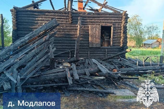 В Усть-Куломском районе нашли тело мужчины в сгоревшем доме