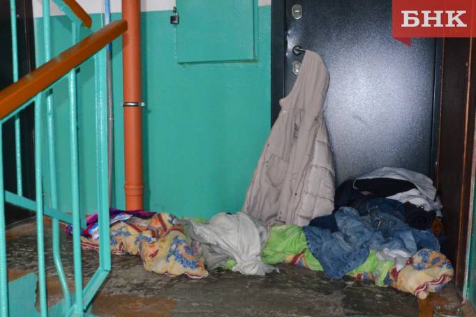 Переселившегося жить в подъезд сыктывкарца заключили под стражу