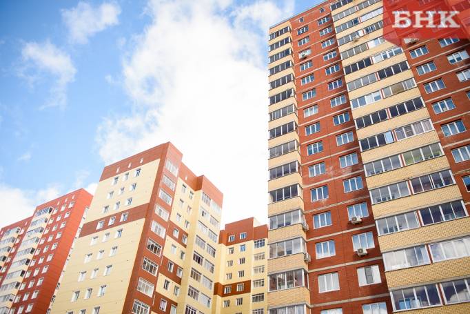 В Сыктывкаре женщина выпала из окна 17-го этажа