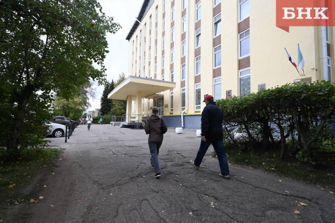 В Сыктывкаре отремонтируют тротуар у научных институтов на Коммунистической