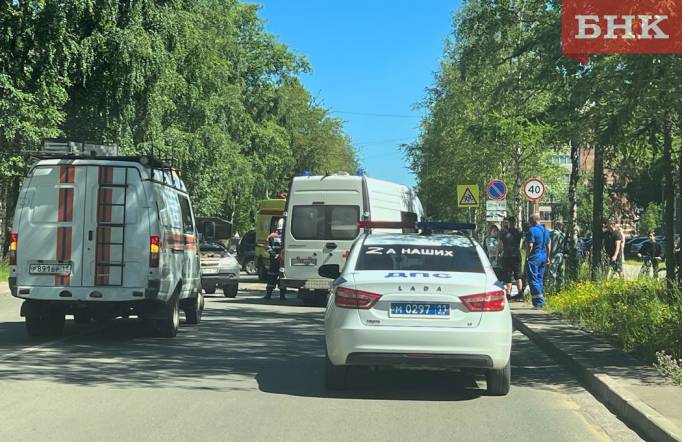В Сыктывкаре мотоциклист с переломами и шоком отправлен в больницу
