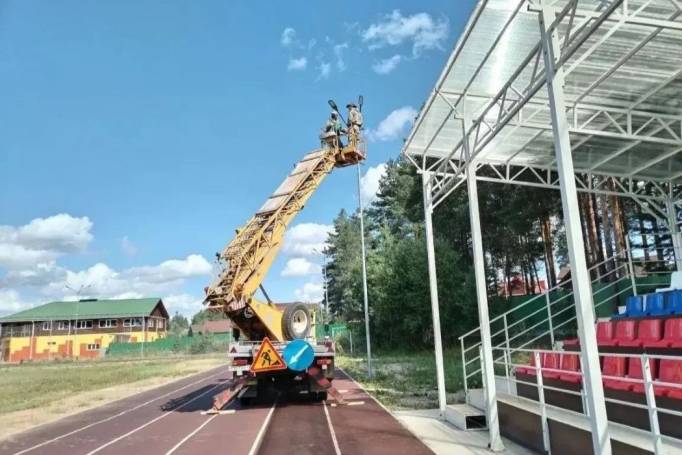 Стадион в сыктывкарском Краснозатонском станет светлее