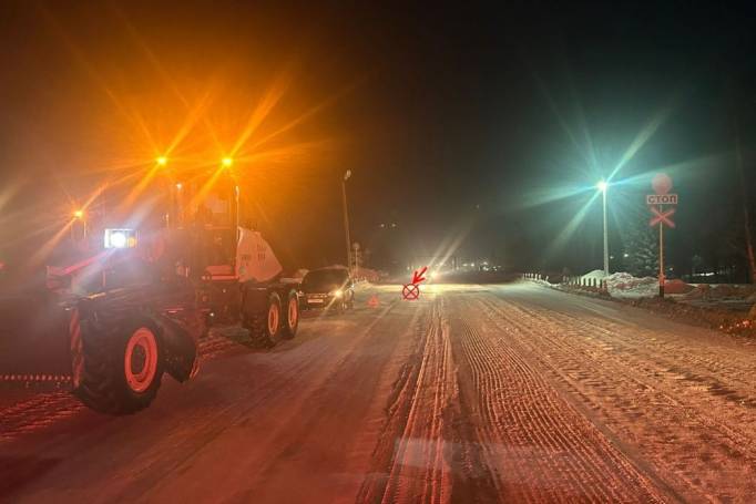 В Усинске водитель автогрейдера получил травму на железнодорожных путях