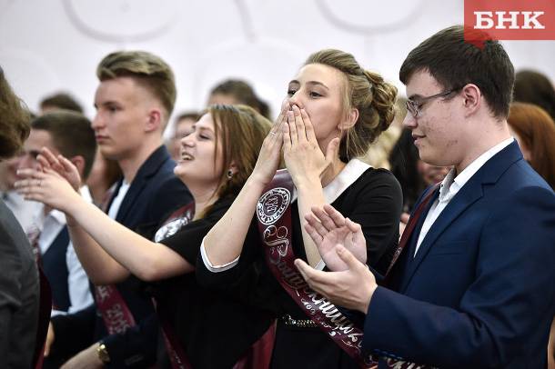 Минпросвещения утвердило правила проведения последнего звонка в 2026 году