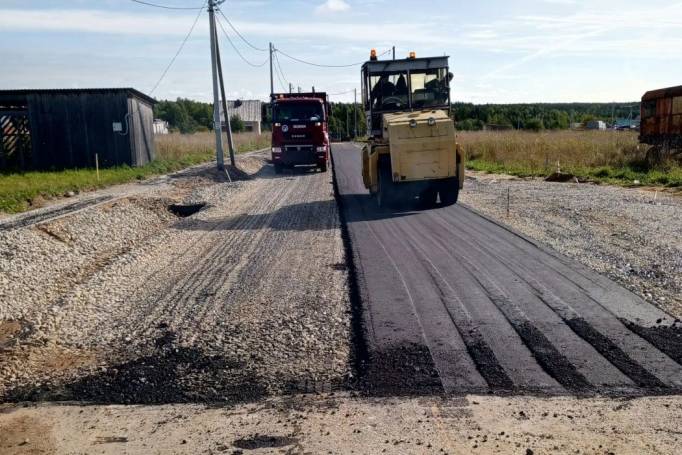 В новом микрорайоне Усть-Кулома началась укладка асфальта