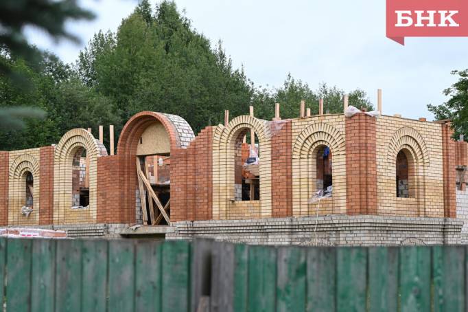 В сыктывкарской Орбите возводят 42-метровый храм