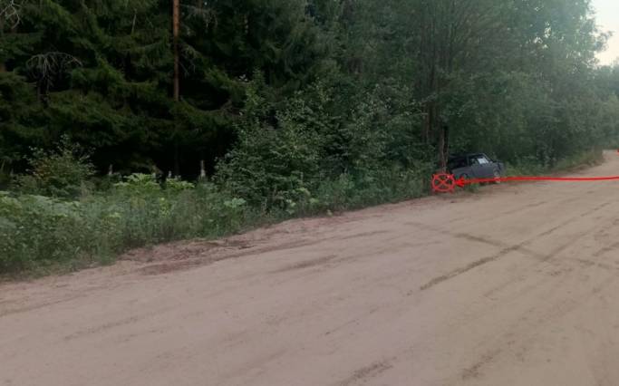 В Краснозатонском водитель после ДТП бросил травмированного подростка и автомобиль