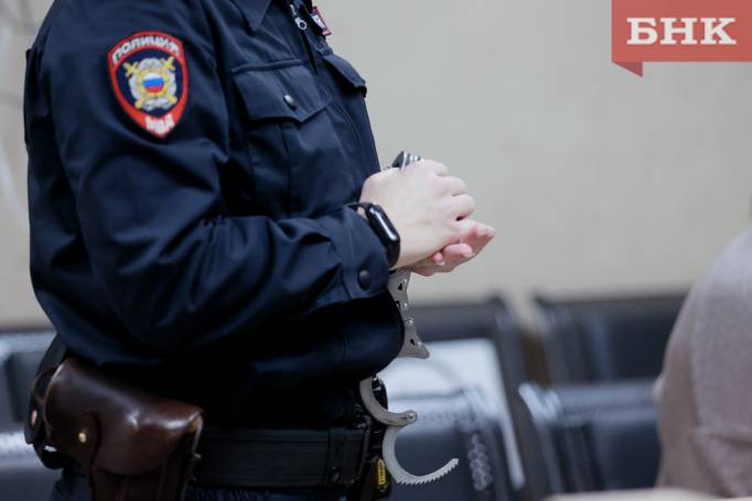 Житель Вуктыла вызвал полицию для защиты от бывшей супруги