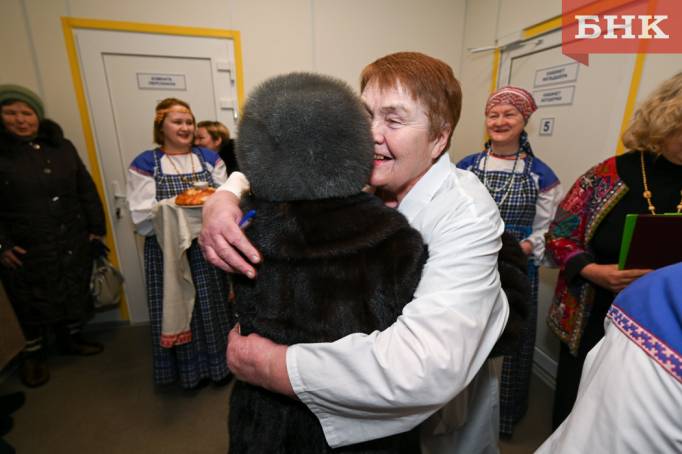 Фельдшер с 50-летним стажем из Часово отпраздновала «рабочее» новоселье