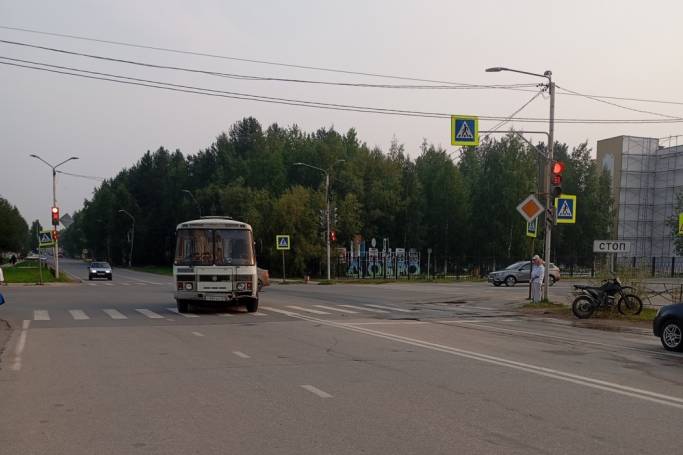 В Печоре автобус наехал на подростка-мотоциклиста