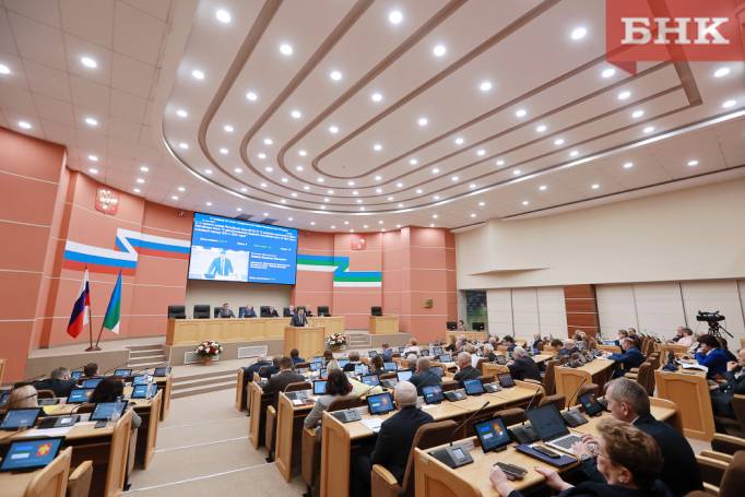 Госсовет Коми в июне: почетные граждане, отказ в референдуме, дни трезвости и блестящая одежда
