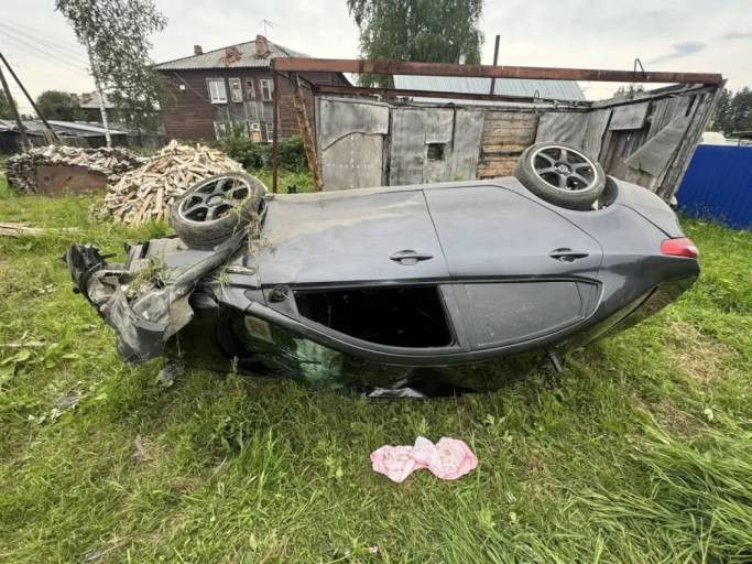 В Усть-Ухте молодой водитель отправил иномарку в кювет