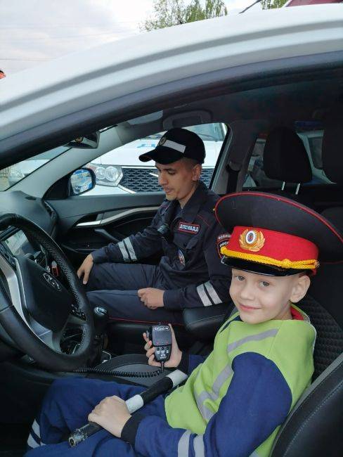 Бабушка мальчика пояснила, что Илью привлекает всё, что связано со службой в автоинспекции.