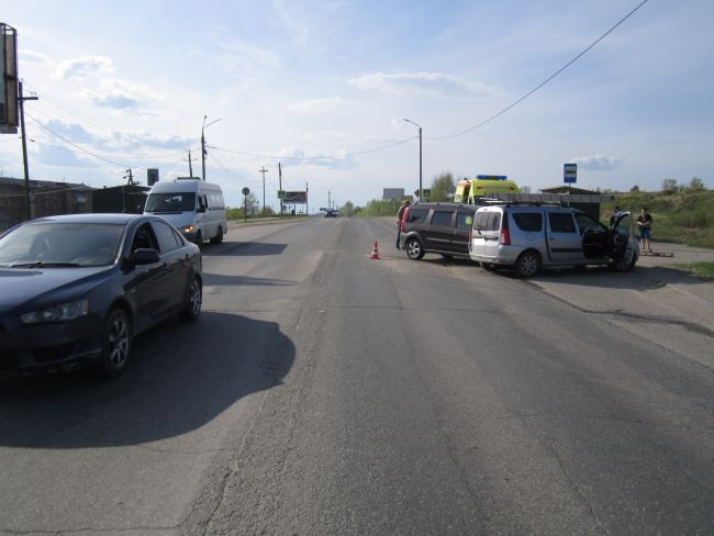 Ухта Коми Столкновение двух автомашин Лада Ларгус