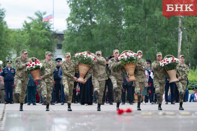 В Сыктывкаре возложили цветы в память о погибших в Великой Отечественной войне