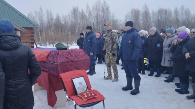  В Ижемском районе проводили в последний путь участника СВО Вадима Кожевина