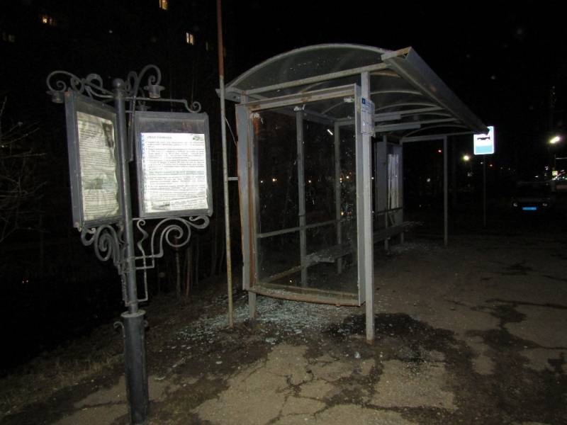 В Эжве молодой борец отработал приемы на автобусной остановке