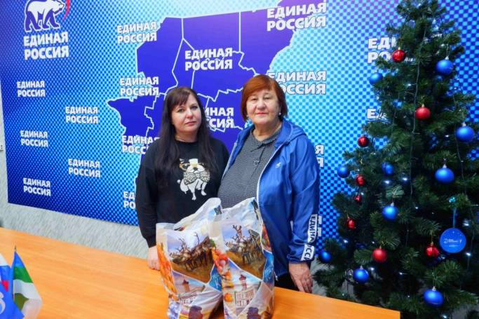 «Женское движение ЕР» оказало поддержку семье вынужденных переселенцев