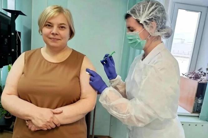 Министра здравоохранения Коми привили от гриппа