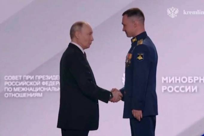 Вице-спикер Госсовета Коми рассказал президенту о службе в зоне СВО