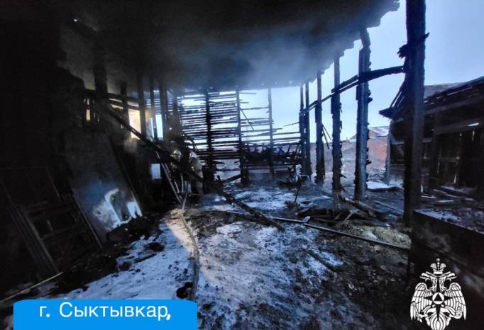 В Сыктывкаре сгорел гаражный комплекс