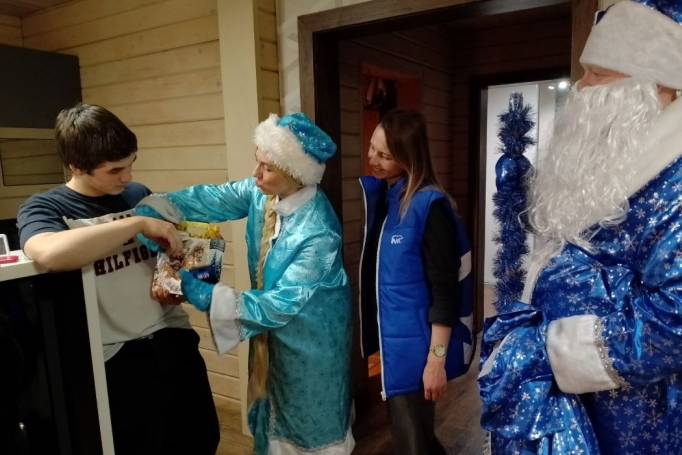 Единороссы пришли к жителям Коми с подарками