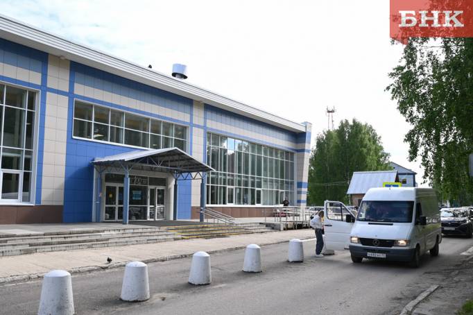 Сыктывкарскому аэропорту разрешили принимать самолеты