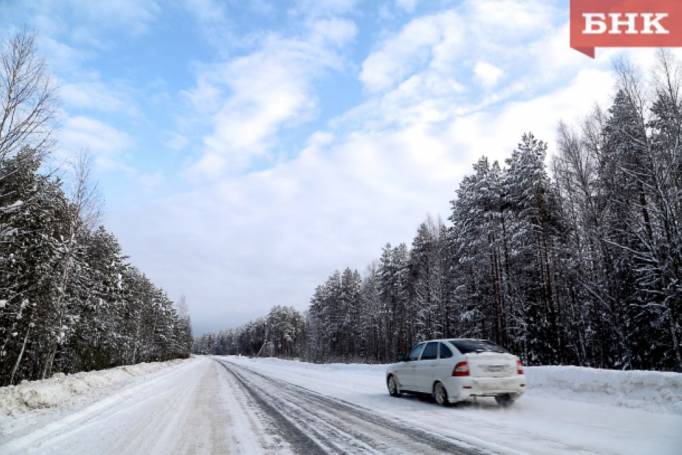 На «Вятке» после съезда «Лады» с дороги пострадала 12-летняя девочка