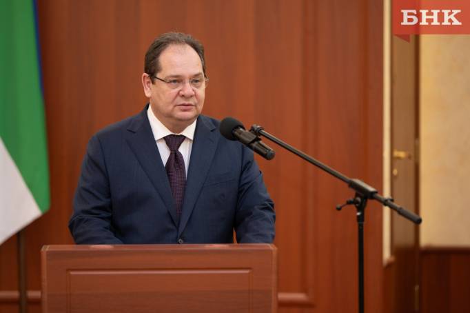 Ростислав Гольдштейн вручил военным благодарственные письма главы Коми 